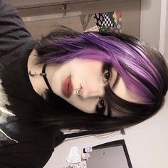 Small Dyed Hair, Purple Hair Color Ideas For Short Hair, Hair Dye Ideas Purple, Colored Hair Streaks, Coloured Bangs, Medium Choppy Layers, Short Dyed Hair, Dark Purple Hair, Hair Color Underneath