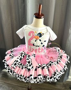 Cow Birthday Tutu, Farm Birthday Tutu, Cowgirl Birthday Tutu Outfit, Farm Birthday Outfit, Tutu Vaca Lola We Specialize in making tutu outfits, they are made with layers of high quality tulle and ribbon. The shirts that we use are 100% cotton. The shirt design is made using vinyl. You can also purchase the shirt alone or the whole outfit, you can just select the item that you want. **CUSTOMIZATIONS** If you would prefer different colors please message me with your request. Hablo espanol **PROCESSING TIME AND SHIPPING** Processing time for outfits is currently 2 weeks from date of purchase. Processind time for shirt only 3-4 days. Customizable White Sets For Birthday, Playful White Sets For Birthday, Farm Birthday Outfit, Cowgirl Tutu, Woman Costumes, How To Make Tutu, Cow Birthday, Birthday Tutu Outfit, Cowgirl Birthday