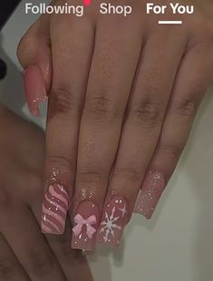 Pink Christmas Nails French Tips, Light Pink Christmas Nails Almond, Pink Hello Kitty Christmas Nails, Christmas Nail Ideas Pink, Pink Christmas Nails Square, Simple Pink Christmas Nails, Pink Winter Nails Short, Short Pink Christmas Nails, Light Pink Christmas Nails