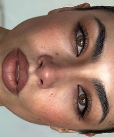 Makeup To Bring Out Brown Eyes, Brown Eyes Makeup Aesthetic, Brown Eye Makeup Aesthetic, Brown Girl Eye Makeup, Earthy Makeup Looks Brown Eyes, Sade Aesthetic Makeup, Kajal Eyes Aesthetic, Aesthetic Brown Makeup, Cinnamon Makeup