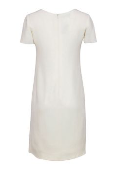 Step into the office with confident style with this Oscar de la Renta ivory midi-dress! Crafted with subtle pleating along the bodice and mid-seams, this workwear staple adds the perfect touch of 'je ne sais quoi' to your wardrobe. Pair this with a strappy heel and work tote, perfect for days when you want to dress to impress! Size 10 Made in Italy Shell 100% Wool Lining 100% Silk Fully lined Short sleeve Invisible zipper back Bust 35" Waist 34" Shoulder to hem 38.5" Sleeve length 7.25" Classic H-line Midi Dress For Work, A-line Midi Dress With Box Pleat For Office, Classic H-line Office Dresses, Cream A-line Dress For Work, Cream A-line Midi Dress For Work, V-neck Box Pleat Workwear Dress, Elegant Midi Dress With V-neck And Box Pleat, Elegant V-neck Midi Dress With Box Pleat, Chic A-line Midi Dress For Business