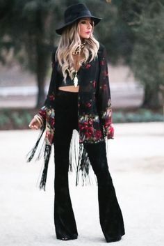 beautiful womans bottoms Isabel Lucas, Boho Winter Outfits, Moda Hippie, Mode Kimono