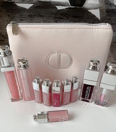 Preppy Skincare Products, Dior Makeup Aesthetic, Bag Essentials Everyday, Good Makeup Products, Clean Girl Essentials, Clean Girl Hair, Kiko Lipgloss, Dior Eyeshadow Palette