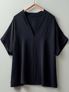 Our best-selling oversized V-neck top is the perfect throw-on-and-go piece for fall! Available in a range of game day colors, it's ideal for showing off your team spirit or embracing autumn vibes. Featuring folded short sleeves and a relaxed fit, this top offers effortless style and comfort, making it a must-have for the season. DETAILS Oversized fit V-neckline Folded short sleeves Lightweight and breathable Available in fall-ready, game day colors FABRIC 100% Polyester SIZE & FIT Model is 5'6" Black Date Night Outfit, Black Dating, Nashville Style, Bride Accessories, Minimalist Wardrobe, Platform Sandals Heels, Autumn Vibes, Playsuit Romper, Summer Knitting