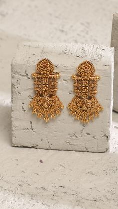 Crafted with precision and care in 925 silver, they are a must-have addition to your jewelry collection, perfect for both special occasions and everyday sophistication. Neck Pieces Jewelry, Gold Earrings Models, Modern Gold Jewelry, Gold Earrings Wedding, Temple Jewelry, Antique Jewellery Designs