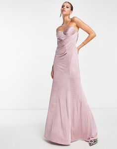 Klänningar från ASOS DESIGN Alla andra klänningar kan gå hem Bandeaustil Kupdetaljer vid bysten Dragkedja baktill Regular fit/normal passform Bridesmaid Satin, Drape Maxi Dress, Strapless Gown, Asos Dress, Black Evening Dresses, Gowns Online, Dress With Tie, Pink Maxi Dress, Ball Dresses