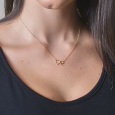 This necklace features a dainty bow pendant on a delicate, diamond-cut cable chain from our signature O Collection. Pair it with other necklaces from this collection. Our patented connectors let you easily link and layer necklaces in any order you desire. Knot: Width 0.6in (1.5cm) x 0.4in (1cm) Adjustable chain: 17-19in (43-48cm) When layered, chain length is: 17-23in (47-58cm) Learn more Gold Vermeil Spring clasp closure Hypoallergenic, lead and nickel free #265G Sterling Silver Necklace With Rolo Chain, Dainty Charm Necklaces With Cable Chain For Anniversary, Elegant Everyday Charm Necklace With Rolo Chain, Chic Charm Necklaces With Delicate Chain For Gift, Delicate Charm Necklace With Cable Chain, Yellow Gold Charm Necklace With Cable Chain, Elegant Charm Necklace With Rolo Chain As Gift, Rolo Chain Necklace For Anniversary, Chic Jewelry With Cable Chain For Gift