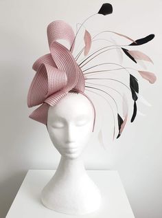 Fascinator Hats Diy How To Make, Diy Facinators, Fascinator Outfit, Tulle Fascinator, Hatinators Fascinators, Degree Outfit, Fascinators Hats