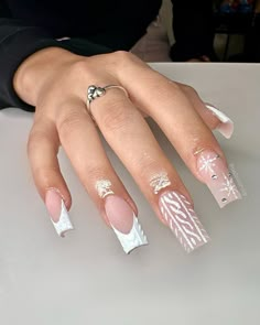 Winter Nail Designs Acrylics Coffin, Winter Nail Inspo 2023, Sugar Nail Designs, Cristmass Nails 2023, Sugar Effect Nails, Short Christmas Acrylic Nails, Winter Nail Sets, Christmas Nail Ideas Holiday, Winter Inspired Nails