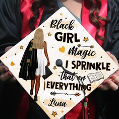 Queen Graduation Cap, Masters Loading, Nurse Graduation Cap Designs, Black Nurses, Decoration Class, Successful Lifestyle, College Grad Cap Ideas, Custom Graduation Caps