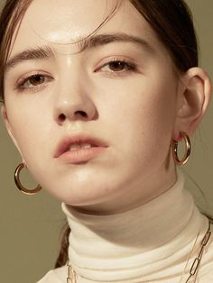 - Light hoop earring- French lock- Gold plating / Rhodium plating / Rose gold plating- Brass materialMeasurements- Hoop :1.1â (Thickness:0.15â)- Weight:6gComposition & Care- Material :Brass- Wipe it with a dry cloth.- Avoid moisture and store in a zipper bag.Designer- Made in Korea- by TATIANA- Style#: 300816699 Rose Gold Metal Hoop Earrings, Small Hoop Rose Gold-plated Earrings, Small Rose Gold Plated Hoop Earrings, Rose Gold Metal Hoop Earrings For Pierced Ears, Rose Gold Small Hoop Earrings, Rose Gold Plated Hoop Earrings, Face Reference, Zipper Bag, Accessories Jewelry Earrings