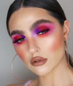 Try These Neon Makeup Ideas to Spice Up Your Boring Pandemic Days Neon Makeup Ideas, Anna Makeup, Make Your Own Makeup, Plouise Makeup Academy, Makeup Before And After, Neon Makeup, Male Makeup, Glamorous Makeup, Make Makeup