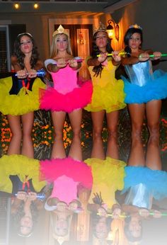 Disney princess costumes! I loveee this!!! Disney Princess Halloween Costumes, Disney Princess Halloween, Disney Princess Costumes, Carnaval Costume, Princess Halloween Costume, Cute Costumes, Diy Halloween Costumes