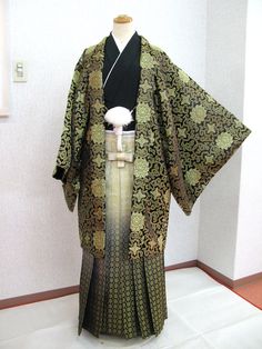 Haori Ideas, Green Haori, Fancy Kimono, Traditional Japanese Clothing, Mens Kimono, Japanese Mens Fashion, Green Kimono