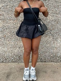 Skirt Outfits Sporty, Black Skirt With Sneakers Outfit, Streetwear Fashion With Skirt, Skirt With Chunky Sneakers, Summer New Balance Outfit, New Balance Skirt Outfit, Baddie Outfits With New Balance, Ballon Skirt Outfit, Bubble Skirt Outfit Ideas