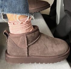 Ugg Mini Boots Aesthetic, Ugg Mini Aesthetic, Fall Shoes Aesthetic, Classic Ultra Mini Uggs Outfit, Winter Shoes Aesthetic, Ugg Mini Boots Outfit, Ultra Mini Uggs Outfit, Fall Downtown Girl