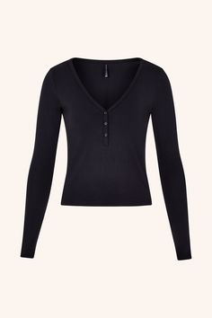 Meet our Cozy Long Sleeve Top: an ultra-soft, body-fitted top with a flattering V-neckline and delicate buttons. Ideal for layering or wearing solo, it transitions effortlessly from lounging at home to stepping out in style. The snug fit and breathable fabric make it a staple for any season, ensuring you stay comfortable and chic. Ultra-soft and body-fitted Classic henley design with V-neckline Delicate button detailing Snug yet breathable fabric Composition: Viscose Spandex Model Measurements: Black Long Sleeve Henley, Swan Aesthetic, 2000s Outfit, Clothes Wishlist, Downtown Girl, Long Sleeved Top, Fall Clothes, Bella Swan, Fitted Top