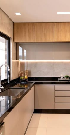 Luxury kitchen open design contemporary Organiser Cucina, Model Dapur, Desain Pantry, Simple Kitchen Design, Kabinet Dapur, Indian Interiors, Sensor Lights, Modern Kitchen Cabinet Design, Interior Design Per La Casa