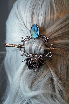 Crystal handmade hair pin Check more at https://tumblr.com/ZDOLQSbIXiCnWq00/?ref=7531206 Fantasy Hair Clip, Nature Inspired Hair, Fantasy Accessories Jewelry, Hair Pins Aesthetic, Fantasy Aesthetic Outfits, Labradorite Aesthetic, Viking Jewelry Women, Elven Cosplay, Fantasy Accessories