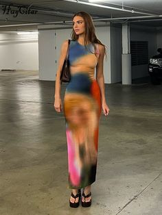 Dresses For Big Bust, Stile Kendall Jenner, Throwing Fits, Chique Outfit, Chique Outfits, Look Retro, Tie Dye Outfits, Looks Party, Jenner Outfits