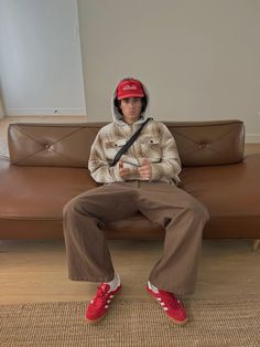 Samba Adidas Outfit, Adidas Outfit Men, Red Shoes Outfit, College Outfits Men, Jean Fits, Campus Outfit, Fall Streetwear, Streetwear Inspo, Streetwear Fits