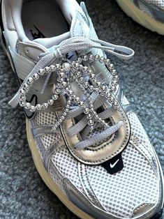 ✨Decorate your Shoes with Handmade Shoes Charms🤍 🪩Silver Beads Tassels Shoelace Charms ୨୧  ⋅  100% Handmade Y2K bowknot𐙚ྀིUnique gift ideas𐙚ྀི౨ৎ 𐙚   Charms may attach anyway/anywhere upon your desire👟 Start create you own personal style Today! Be Bow 🎀 Be Creative Product Detail: ❣️  Color : Silver🪩 and Ivory🤍 ❣️  Quantity : 1 pair [2pcs] ❣️  Material : Plastic（Beads）, Metal（Clasp）, Fishing line ❣️  Estimated size : 3.5in * 3.25in    Each Charm has 1 Clasp   Sneakers Jewelry / Multipurp Trendy Silver Sneakers With Bling, Trendy Silver Bling Sneakers, Silver Low-top Sneakers With Bling, Silver Bling Low-top Sneakers, Casual Bling Lace-up Sneakers, Casual Silver Sneakers With Rhinestones, Silver Lace-up Party Sneakers, Silver High-top Sneakers With Bling, Silver Sporty Sneakers For Party