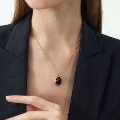 ▼Description The Agate Pendant 18kt gold necklace suspends a striking oval white onyx-a precious stone thought to stimulate imagination and creativity. It has a fine-link chain. ◄Details Composition: 18 kt gold brass/agate18 kt gold chainHeart clasp fastening ◄Size & Fit Chain length: 42cmPendant size: 2*1.5cmExtra length chain: 5cm Adjustable length ◄Shipping Information Free standard shipping on all orders. An average shipping interval for standard delivery is 5-14 working days.