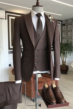 Everley Glamorous Brown Peaked Lapel Three Pieces Business Suits Brown Suits For Men, 3 Piece Suit Men, Suit For Men Wedding, Best Wedding Suits, Stylish Mens Suits, Slim Fit Suit Men, Dinner Suit, Classy Suits, Mode Costume