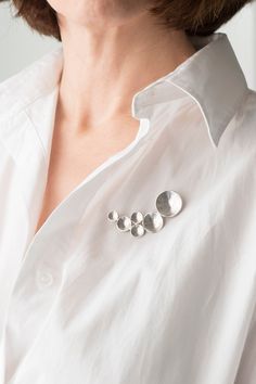 This Modern Silver Brooch for Women is an Abstract Contemporary Jewelry. An Sculptural Modern accessory that is perfect as shawl pin or to wear with your favorite cardigan, sweater or blouse. It consists of a succession of decreasing size circles, on which the light produces different shades. An unusual and minimalist accessory for any occasion. Like all my jewelry, it has been designed and made by me in my workshop in Madrid (Spain). The total length of the brooch is 5.6 cm (2 1/4 inches) Dark Silver Earrings, Geometric Accessories, Architectural Jewelry, Minimalist Accessories, Black Stud Earrings, Shawl Pin, Modern Accessories, Silver Jewelry Design, Sterling Silver Brooch