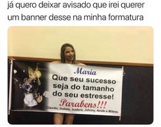 a woman holding up a sign that says, maaia que ber dessao