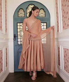 Simple Anarkali Suits, Silk Anarkali Suits, Trendy Outfits Indian, Anarkali Dress Pattern, Traditional Indian Dress, Casual Indian Fashion, Indian Dresses Traditional, Traditional Indian Outfits