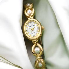 ✨ Elegant Pearl Watch for Women - A Timeless Fusion of Luxury & Sophistication ✨ 💖 Attention: Looking for a stunning accessory that combines elegance, class, and function? Our Pearl Watch with a Mother of Pearl Face and Gold Finish is a true masterpiece that complements any outfit, day or night! ⏱️ Interest: This exquisite timepiece is crafted with a flawless pearl face, offering a radiant and sophisticated shine. The gold-tone casing adds a touch of luxury, while the mother-of-pearl face creat Women Gold Watch, Beaded Watches Bracelet, Charm Bracelet Watch, Pearl Watch, Beaded Watches, Luxury Gifts For Her, Gold Watches Women, Watch For Women, Watches Unique