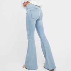 Free People Penny Flare Pull On Jean In Light Wash, Size 28. Brand New With Tags. Jeans Free People, Pull On Jeans, Free People Jeans, Flare Jeans, Penny, Wide Leg, Free People, Color Blue, Women Jeans