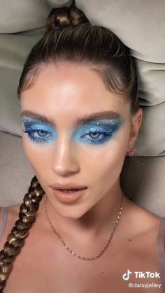 Easy Avant Garde Makeup, Late Costume Ideas, Carnival Makeup Ideas Easy, Ocean Inspired Makeup, Blue Rave Makeup, Blue Euphoria Makeup, Ocean Makeup Looks, Water Makeup Look, Nautical Makeup