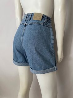 Vintage 80's/90's Lee USA, Denim Shorts (M) These Ladies Shorts come in a blue and white wash cotton and have three front pockets, and are high waisted with belt loops, and signature leather logo patch. *The shorts do not stretch so these would fit a size 6 better. 100% Cotton Made in USA *These shorts are in excellent condition. *If shipped within the US, these will go Priority Mail for a quick delivery! Size: (M) Modern Day 6/8 (Tag Size: 8) Waist: 26"-28" Hips: up to 38" Rise: 12 1/2" (front) 13 1/2" (back) Inseam Folded: 3" Inseam Unfolded: 6" Leg Opening: 12" Weight: 15 oz 80s Shorts, Usa Shorts, Thrifted Outfits, Skorts, Short En Jean, Jeans Shorts, Short Outfits, Patch Logo, Denim Shorts