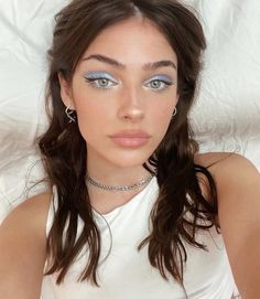 Blue Eyeshadow Makeup, Summer Eye Makeup, Blue Eyeshadow Looks, Natural Prom Makeup, Blue Makeup Looks, Prom Eye Makeup, Prom Makeup Looks, Summer Makeup Looks, Natural Eyeshadow