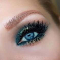 Blue And Green Eyeshadow, Blue Green Eyeshadow, Green Eyeshadow Looks, Abh Subculture Palette, Teal Makeup, Subculture Palette, Green Eyeshadow Look, Halo Eyeshadow