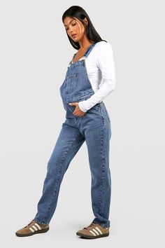 Womens Maternity Blue Wash Straight Leg Overalls - 10 - Cute maternity clothes used to be hard to come by. No longer! Combining comfortable, stretchy, and soft fabric with the latest trends means that today's cute pregnancy clothes look just like the rest of your closet while still flexing around your changing body shape. Our maternity wear is all about better fits and extra fabric where you need it. From stylish empire waistlines that look universally flattering over bumps to elasticated waistb Cute Pregnancy Clothes, Cute Maternity Clothes, Straight Leg Overalls, Perfect Jeans Fit, Boohoo Maternity, Cute Maternity, Pregnancy Clothes