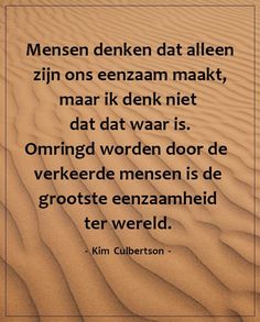 a sand dune with a quote about mensen denken dat allen zin ons enzzaam maakt, marr