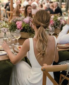 Long Hairstyles Simple, Simple Hairdo, Hair Styles For Girls, Hairstyles Simple, Elegant Ponytail, Wedding Hair Up