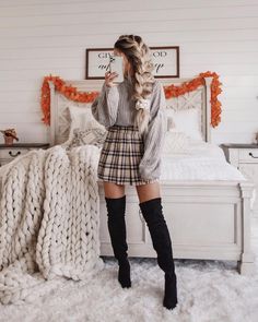 Christmas Fashion Outfits, Plaid Skirt Outfit, Skirt Bodycon, Pleated Skirt Outfit, Christmas Fits, Stylish Winter Outfits, Plaid Pleated Skirt, Printed Pleated Skirt, Shein Outfits