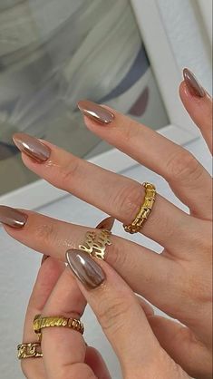 Glittery Gold Nails, Neutral Gold Nails, Winter Nails Acrylic Classy, Gold Nails Aesthetic, Unique French Tips, Brown Nails For Fall, Nails For Fall, Glitter Accent Nails, Fall Designs