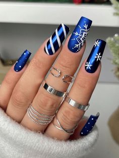 Festive Blue Nails Xmas Nail Designs, New Years Nail Designs, Christmas Nail Art Designs, Blue Nail Designs, Snowflake Nails, Blue Nail