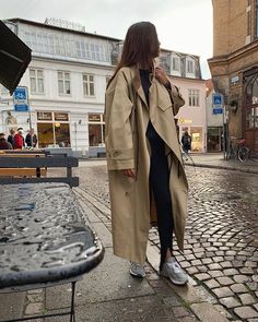 Naomi Anwer, Trent Coat, Trenchcoat Outfit, Rainy Day Fashion, Trench Coat Outfit