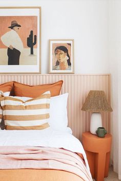 Master bedroom with bright orange and pink features. The bed is made with white sheets, an orange quilt and pink throw rug. The bedhead is fluted and painted in Dawn Patrol by Tint, a soft and dusty peach. Palm Springs Bedroom, Terracotta Bedroom, Palm Springs Home, Spare Bedroom, Main Bedroom, House And Home Magazine, Guest Bedrooms, Dream Bedroom, New Room