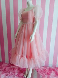 Organza Cloth Long Frocks, Organza Frock Ideas, Trendy Frocks For Women Party Wear, Short Frock Models For Women, Organza Short Frocks For Women, Trendy Frocks For Women, Organza Dress Ideas, Organza Gown Designs, Organza Frocks For Women