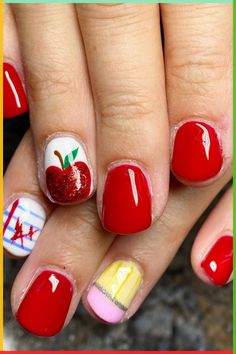 #spring #nails #flowers School Nail Art, Beach Themed Nails, Fresh Manicure, Nail Goals, Romantic Nails, Work Nails