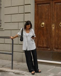 Minimalist Vintage Outfit, Michelle Lin Outfits, Michelle Lin, Parisian Style Outfit, Professional Work Outfit, Wardrobe Style, Parisian Style