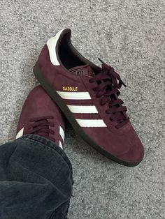 Maroon Adidas Gazelle, Bordeaux Fashion, Maroon Sneakers, Maroon Sambas, Gazelle Shoes Outfit, Spezial Adidas, Maroon Shoes, Shoe Wishlist, Funky Shoes