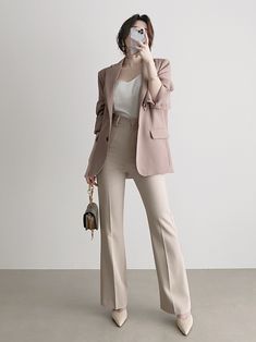 Makeup Korean, Classy Business Outfits, Korean Fashion Outfits, Stylish Winter Outfits, Stylish Work Attire, Everyday Fashion Outfits, Casual Day Outfits, Suit Coat, Classy Dress Outfits